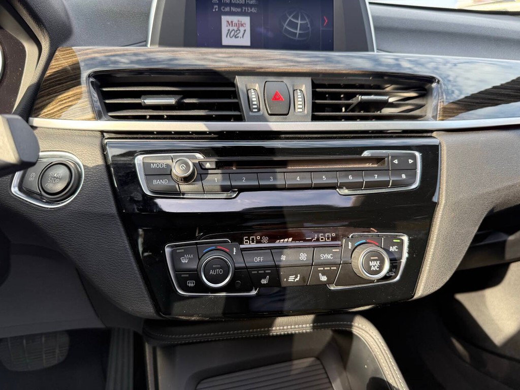BMW X1 Vehicle Full-screen Gallery Image 28