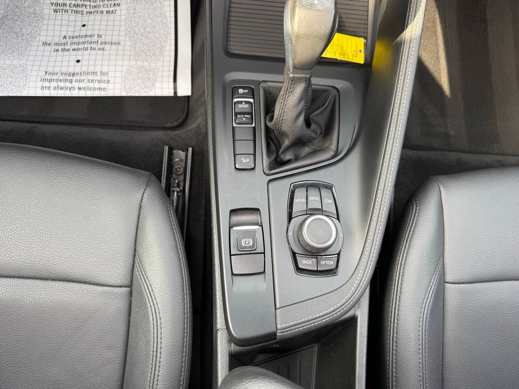 BMW X1 Vehicle Full-screen Gallery Image 30