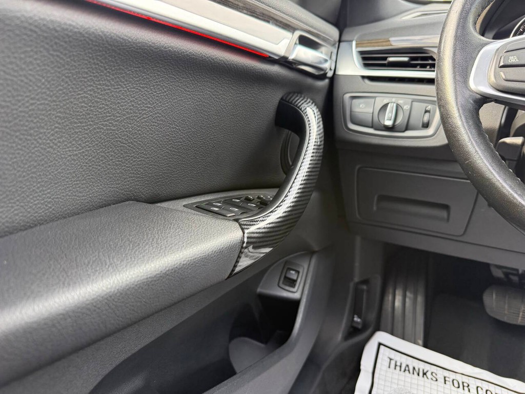 BMW X1 Vehicle Full-screen Gallery Image 31