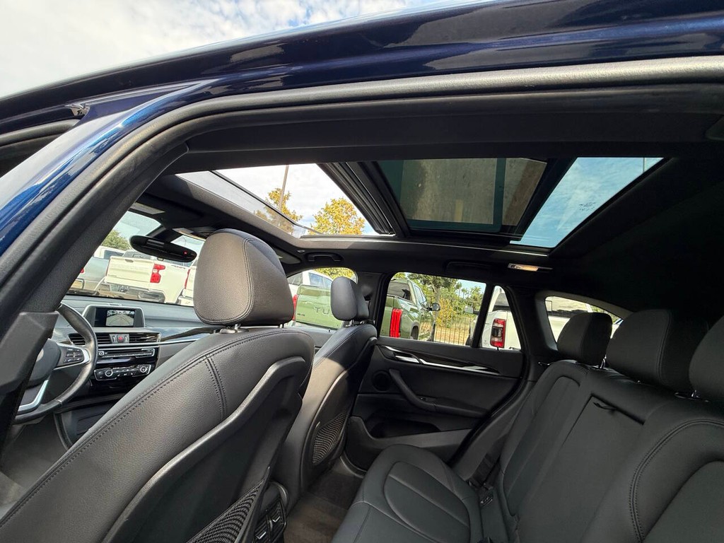 BMW X1 Vehicle Full-screen Gallery Image 33