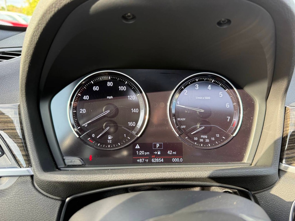 BMW X1 Vehicle Full-screen Gallery Image 34