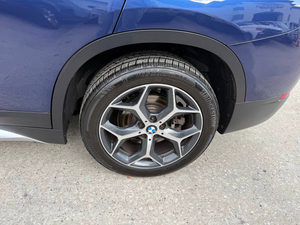 BMW X1 Vehicle Full-screen Gallery Image 37