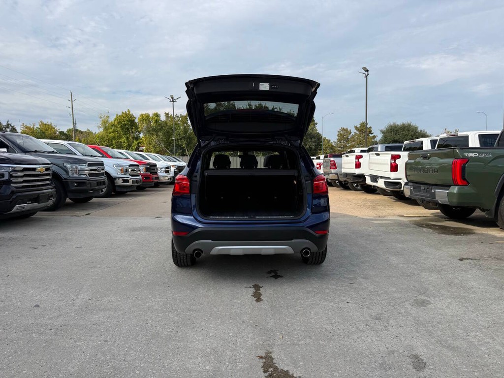 BMW X1 Vehicle Full-screen Gallery Image 38