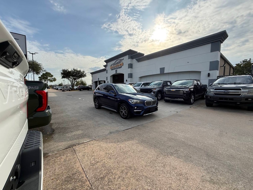 BMW X1 Vehicle Full-screen Gallery Image 45