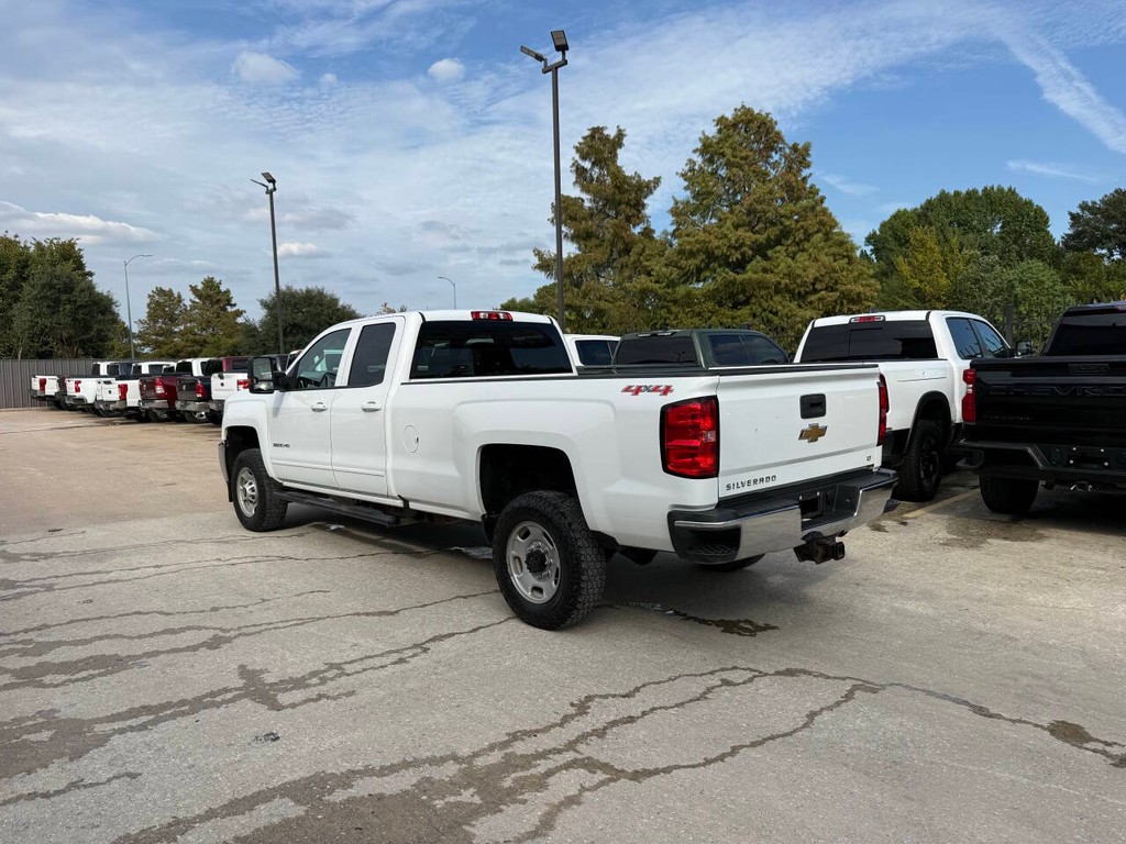 Chevrolet Silverado 2500HD Vehicle Full-screen Gallery Image 04