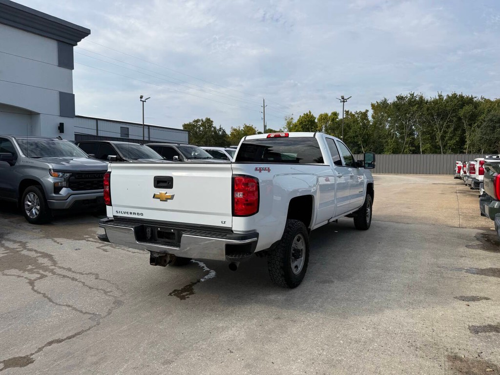 Chevrolet Silverado 2500HD Vehicle Full-screen Gallery Image 05