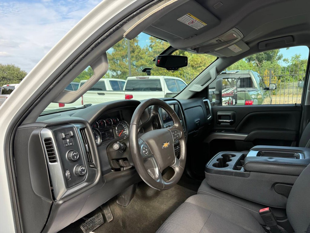 Chevrolet Silverado 2500HD Vehicle Full-screen Gallery Image 06