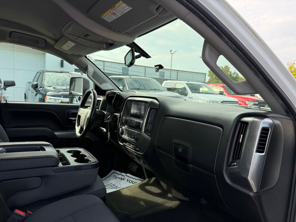 Chevrolet Silverado 2500HD Vehicle Full-screen Gallery Image 09