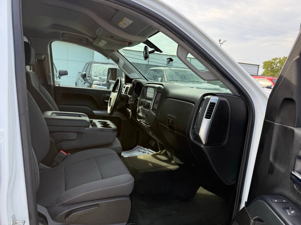 Chevrolet Silverado 2500HD Vehicle Full-screen Gallery Image 10