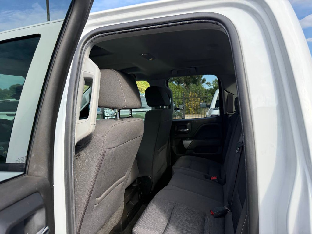 Chevrolet Silverado 2500HD Vehicle Full-screen Gallery Image 12
