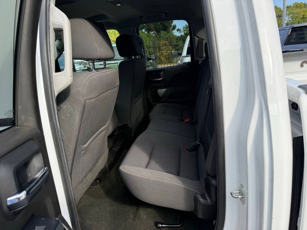Chevrolet Silverado 2500HD Vehicle Full-screen Gallery Image 13