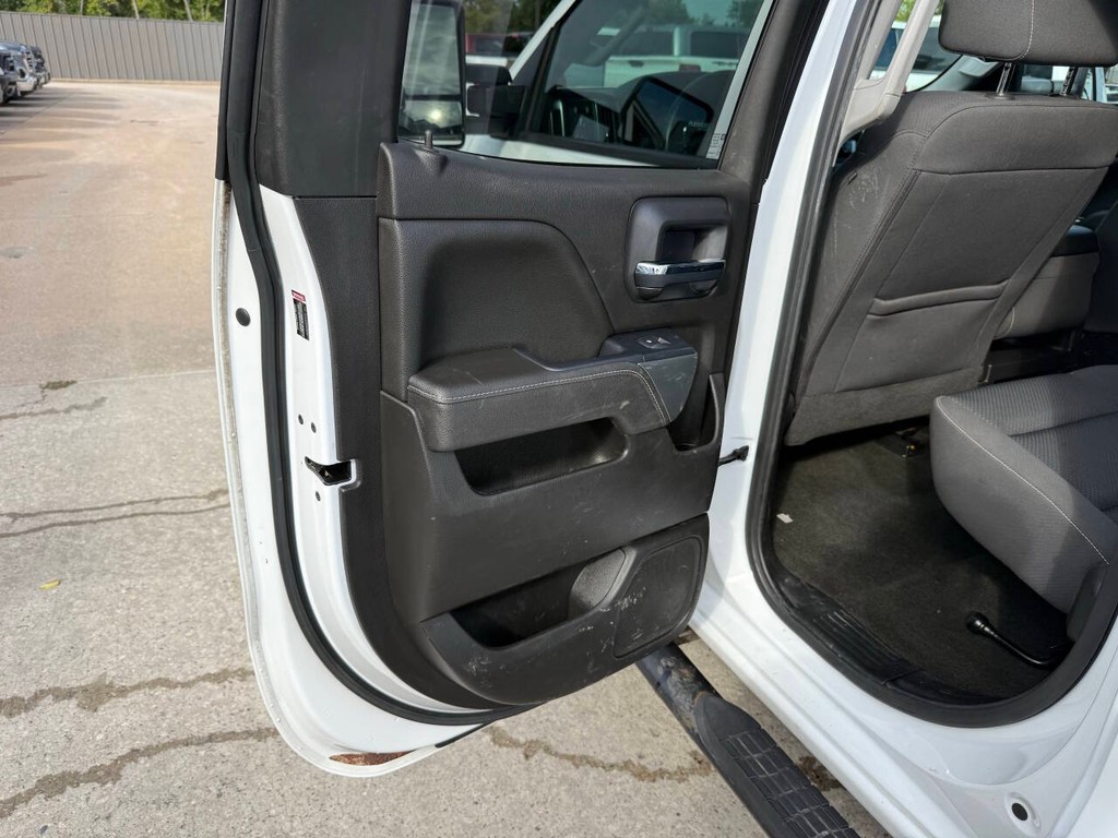 Chevrolet Silverado 2500HD Vehicle Full-screen Gallery Image 14