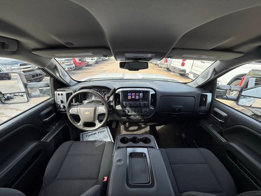 Chevrolet Silverado 2500HD Vehicle Full-screen Gallery Image 18