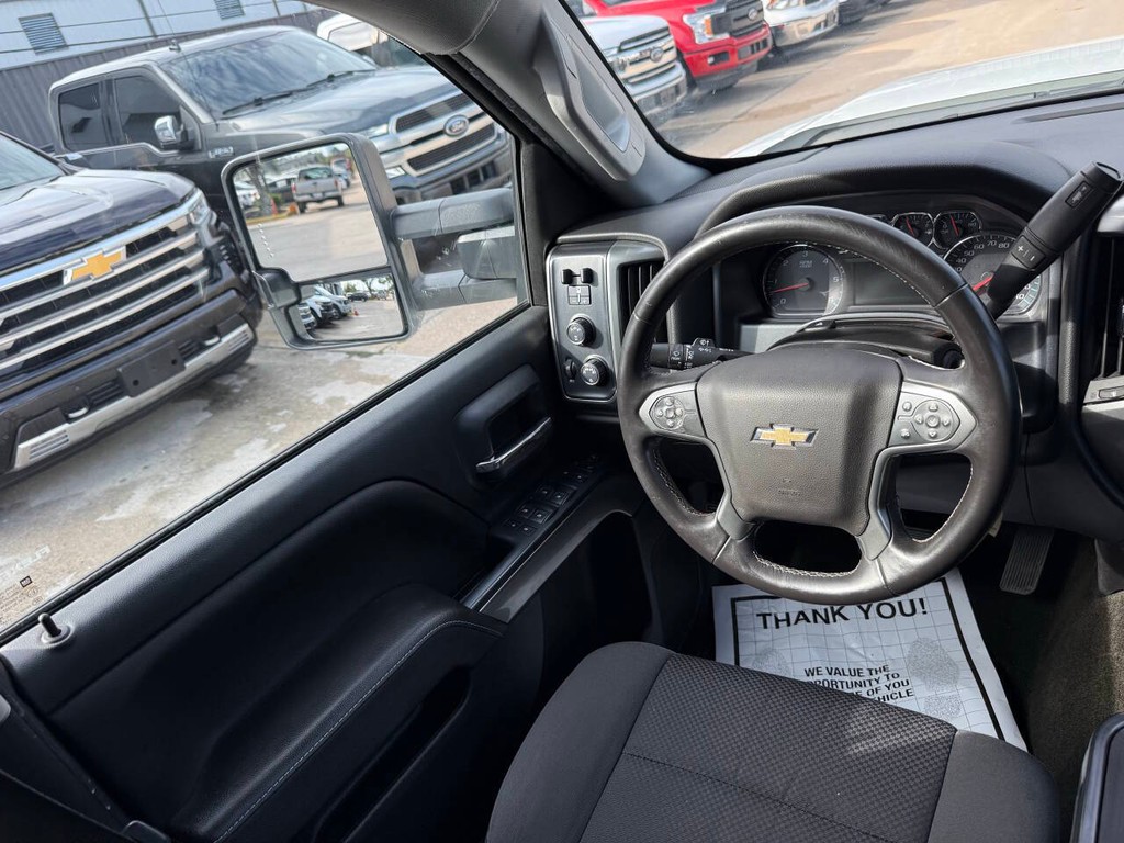Chevrolet Silverado 2500HD Vehicle Full-screen Gallery Image 19