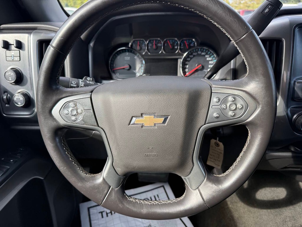 Chevrolet Silverado 2500HD Vehicle Full-screen Gallery Image 23