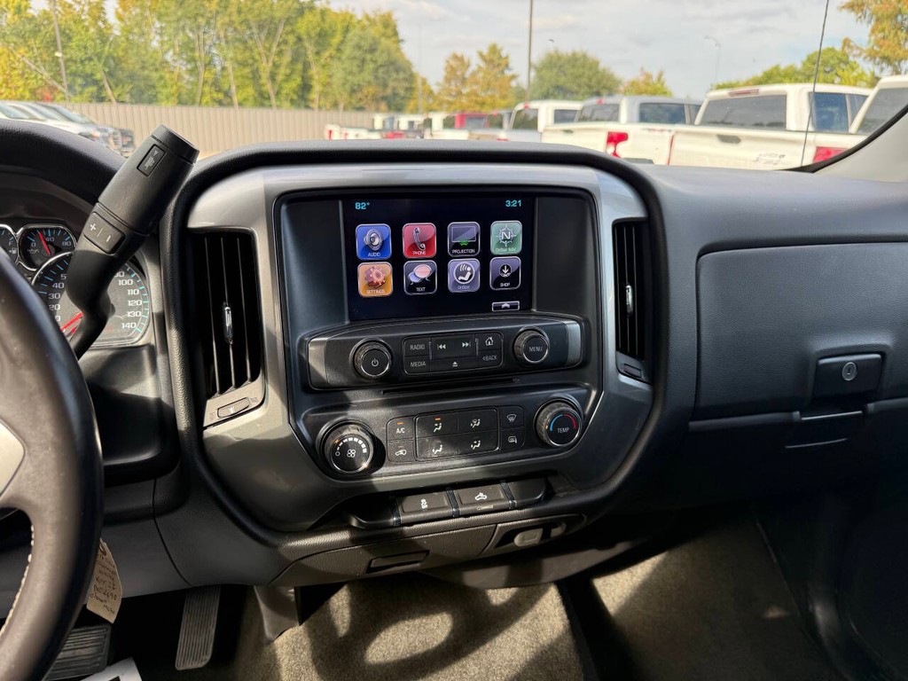 Chevrolet Silverado 2500HD Vehicle Full-screen Gallery Image 24
