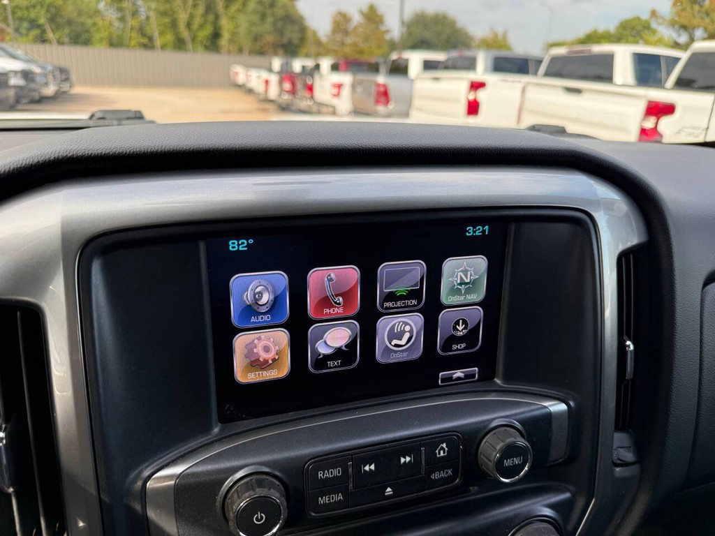 Chevrolet Silverado 2500HD Vehicle Full-screen Gallery Image 25