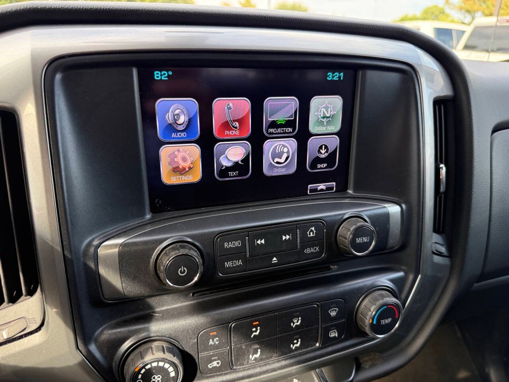 Chevrolet Silverado 2500HD Vehicle Full-screen Gallery Image 27
