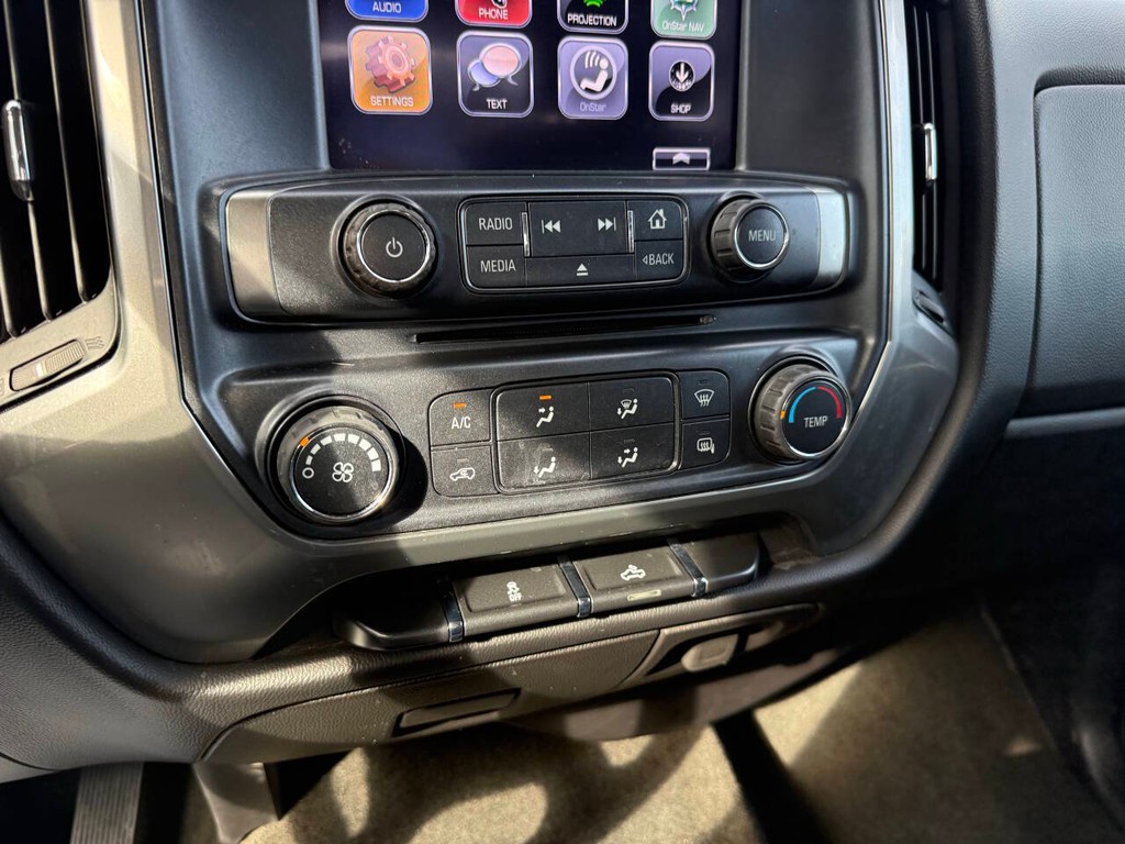 Chevrolet Silverado 2500HD Vehicle Full-screen Gallery Image 28