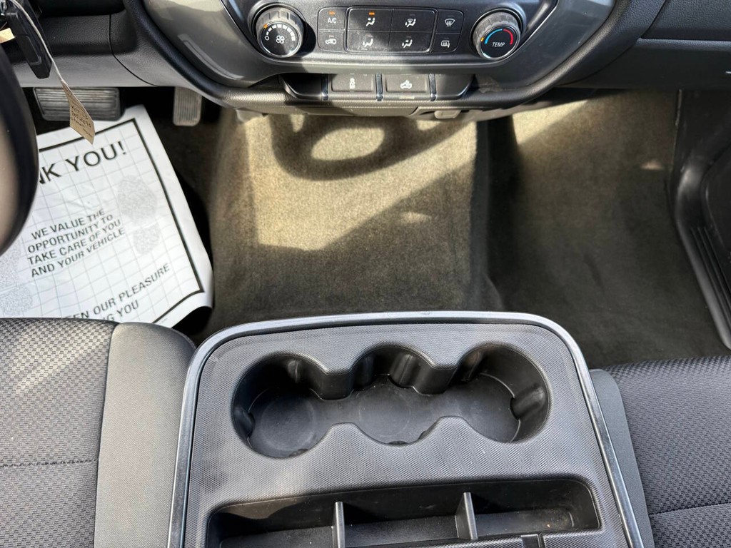 Chevrolet Silverado 2500HD Vehicle Full-screen Gallery Image 30