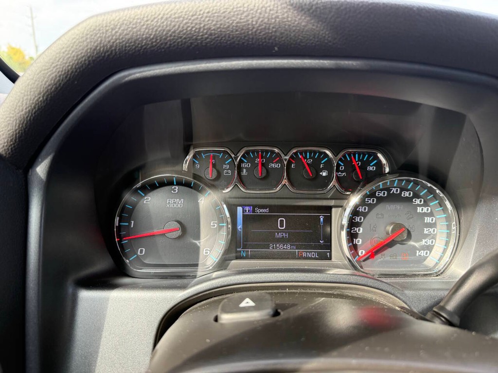 Chevrolet Silverado 2500HD Vehicle Full-screen Gallery Image 32