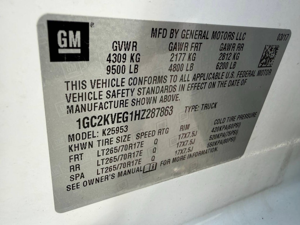 Chevrolet Silverado 2500HD Vehicle Full-screen Gallery Image 34