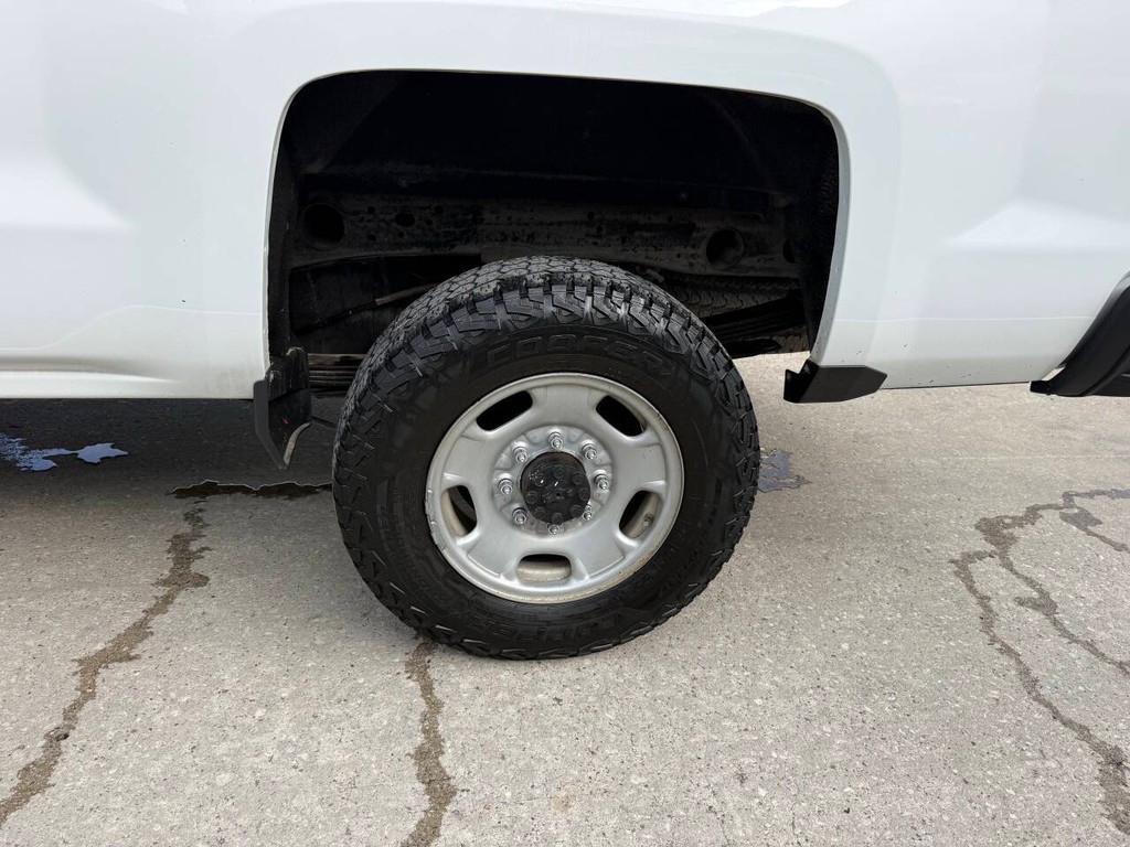 Chevrolet Silverado 2500HD Vehicle Full-screen Gallery Image 36