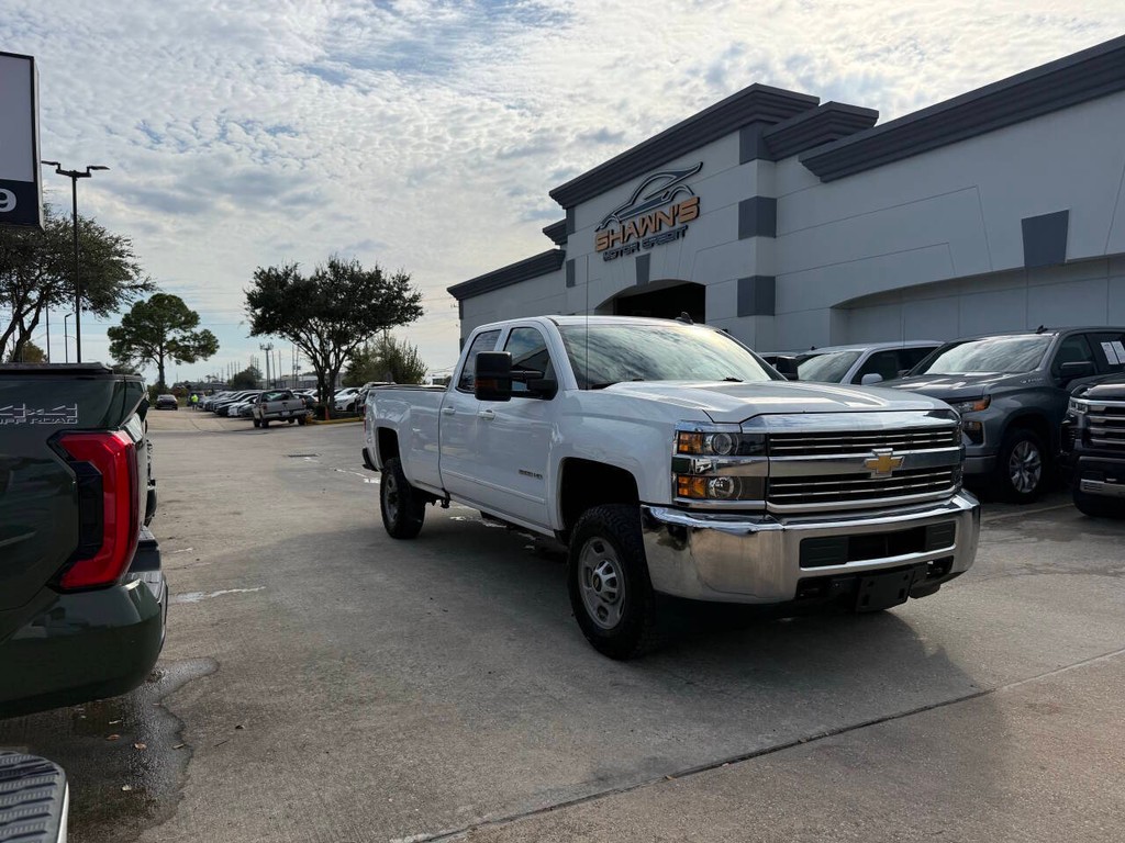 Chevrolet Silverado 2500HD Vehicle Full-screen Gallery Image 41