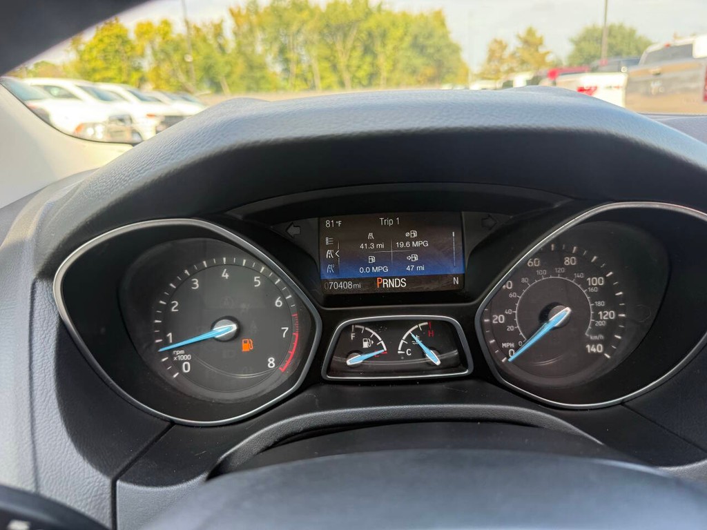 Ford Focus Sedan Vehicle Full-screen Gallery Image 31