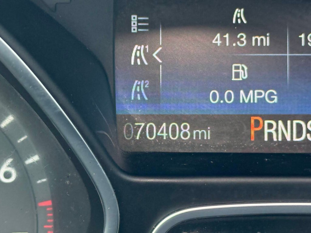 Ford Focus Sedan Vehicle Full-screen Gallery Image 32