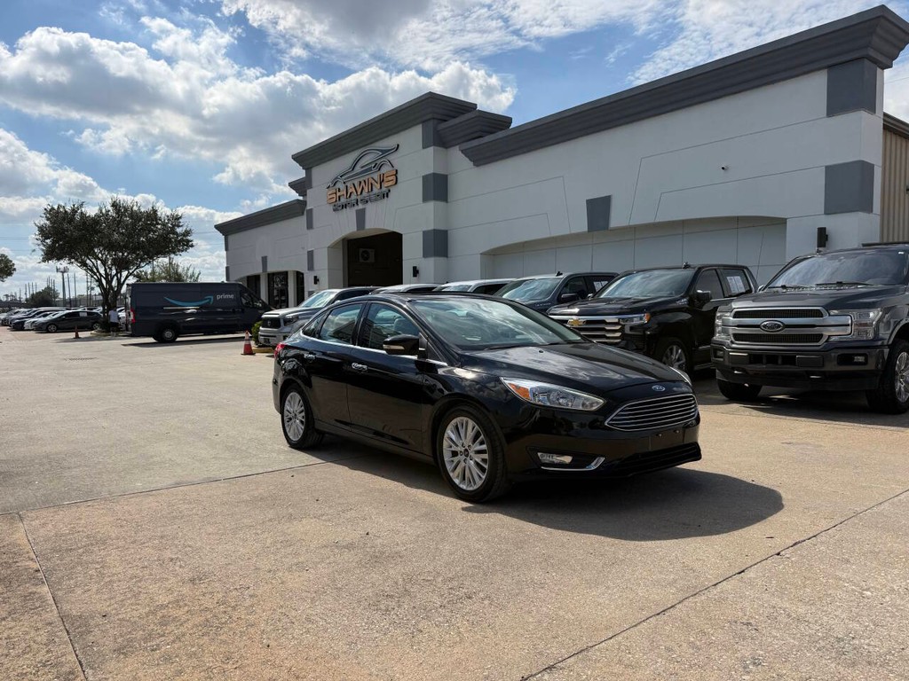 Ford Focus Sedan Vehicle Full-screen Gallery Image 39