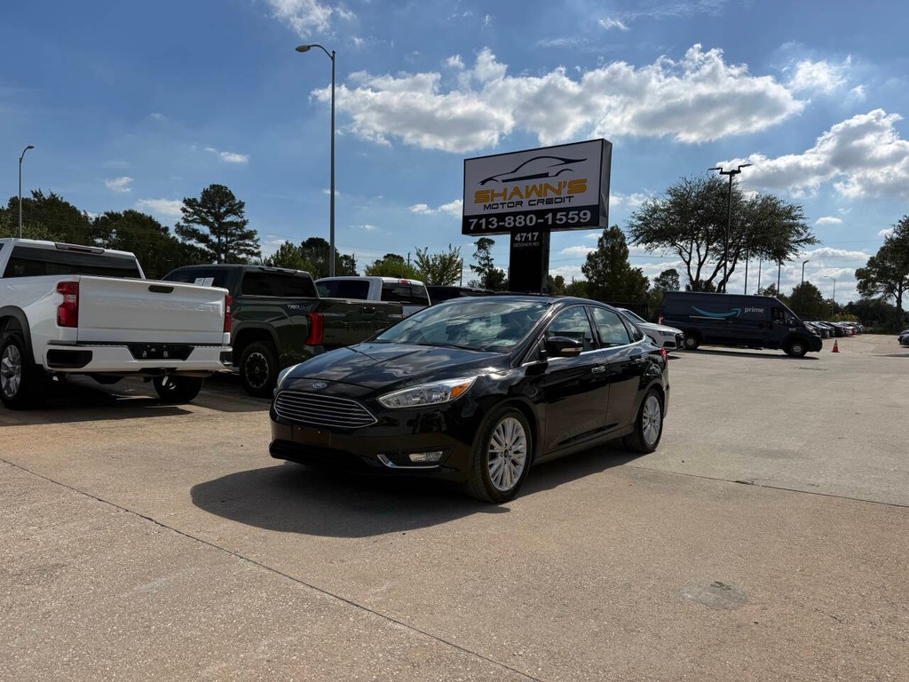 Ford Focus Sedan Vehicle Full-screen Gallery Image 40