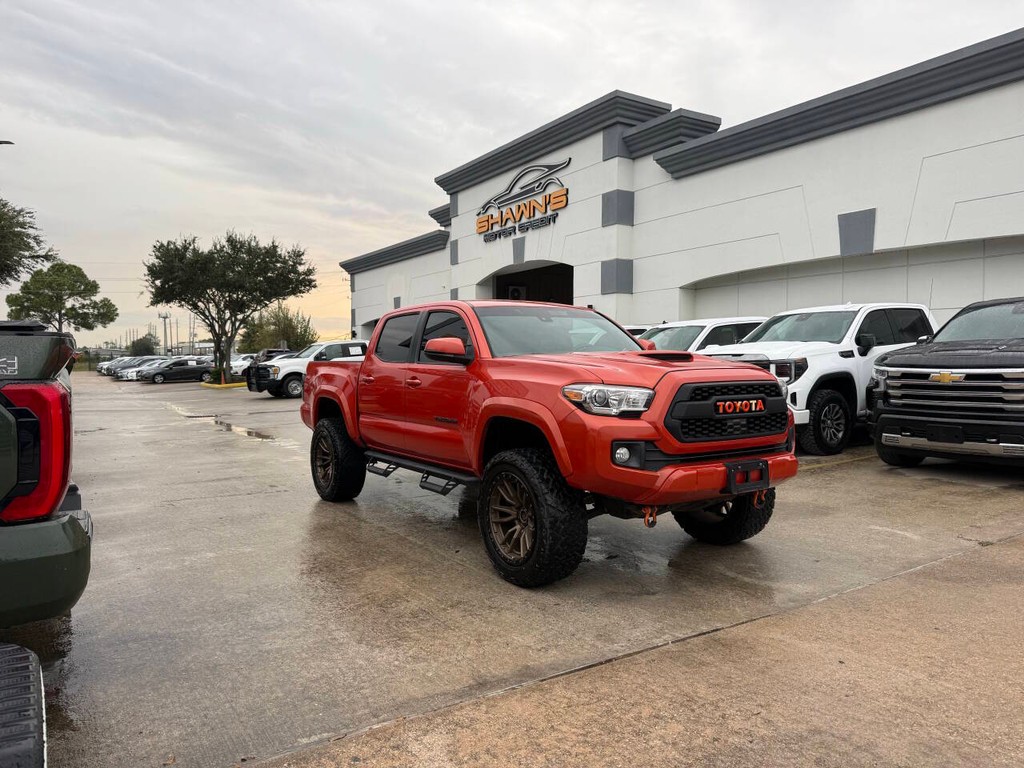 Toyota Tacoma Vehicle Full-screen Gallery Image 02