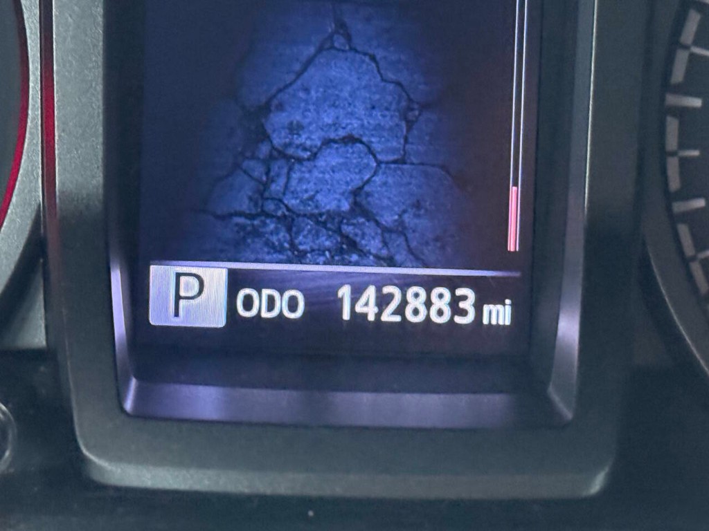 Toyota Tacoma Vehicle Full-screen Gallery Image 33