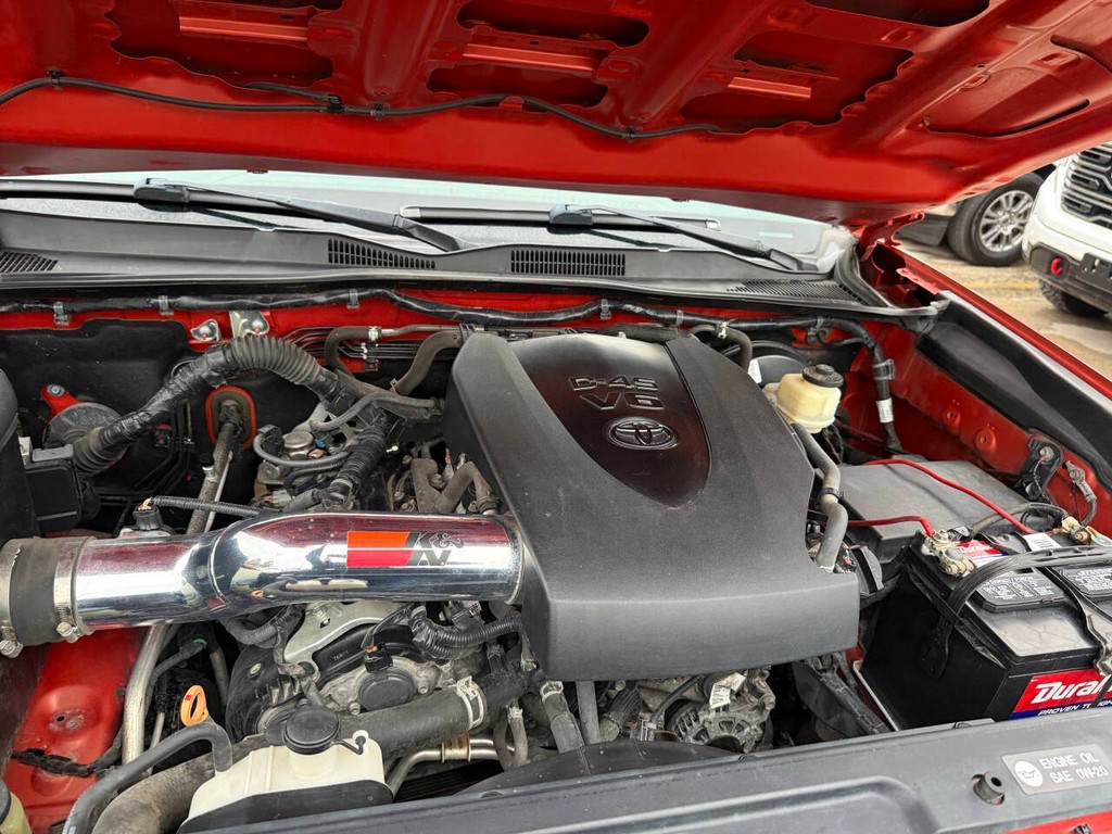 Toyota Tacoma Vehicle Full-screen Gallery Image 35