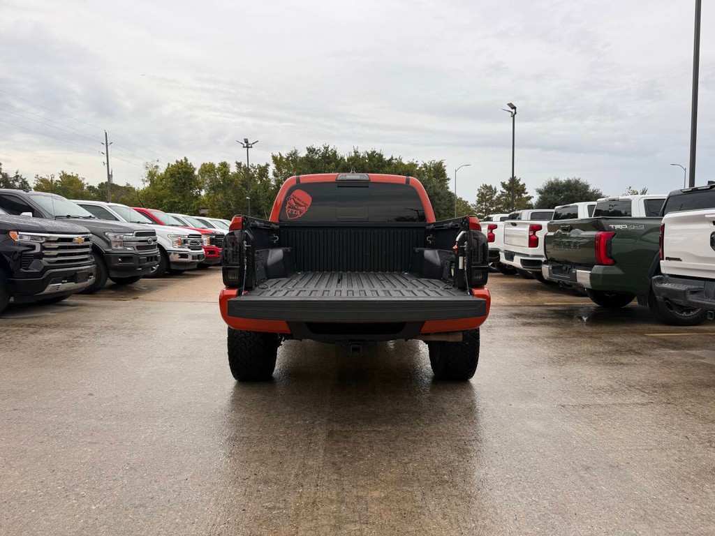Toyota Tacoma Vehicle Full-screen Gallery Image 37
