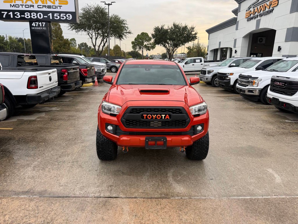 Toyota Tacoma Vehicle Full-screen Gallery Image 39