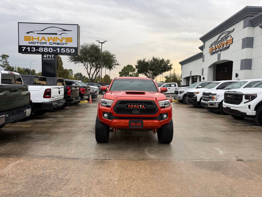 Toyota Tacoma Vehicle Full-screen Gallery Image 40