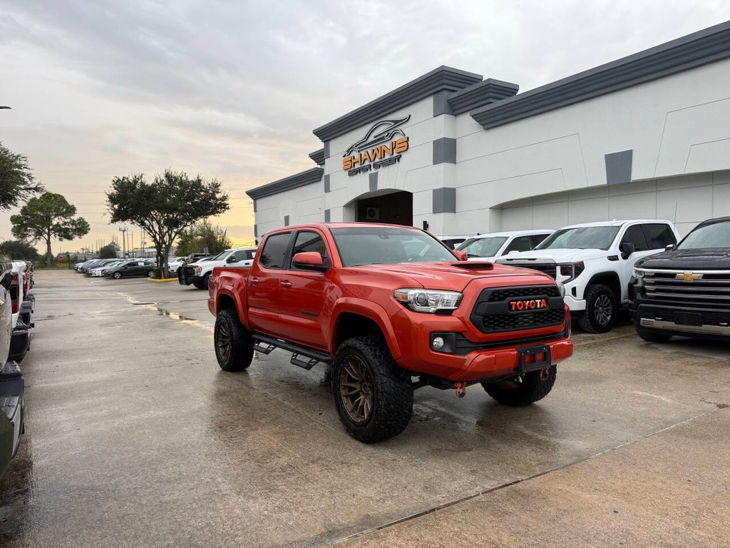 Toyota Tacoma Vehicle Full-screen Gallery Image 41
