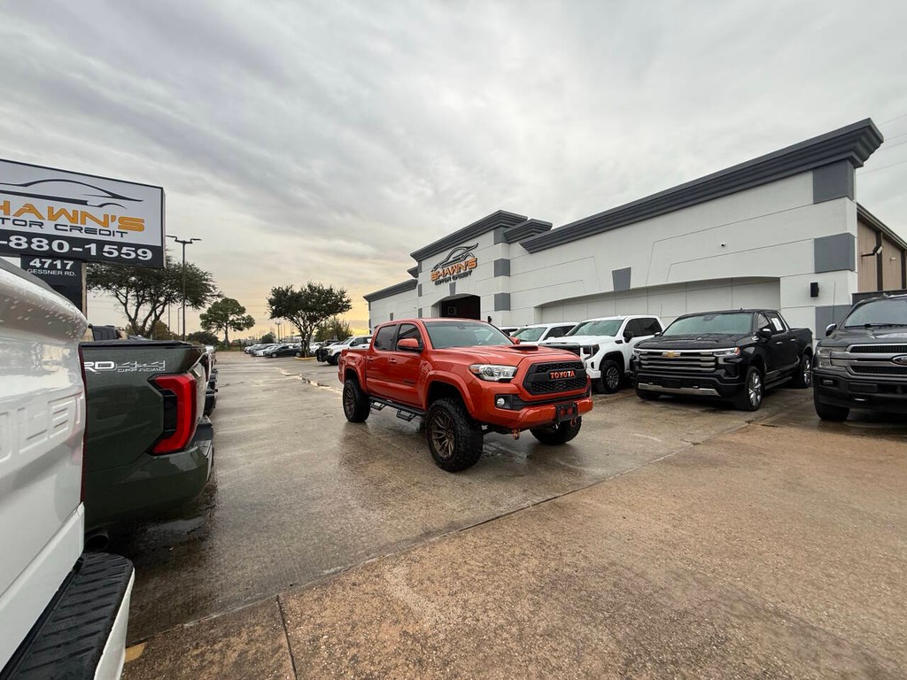 Toyota Tacoma Vehicle Full-screen Gallery Image 43