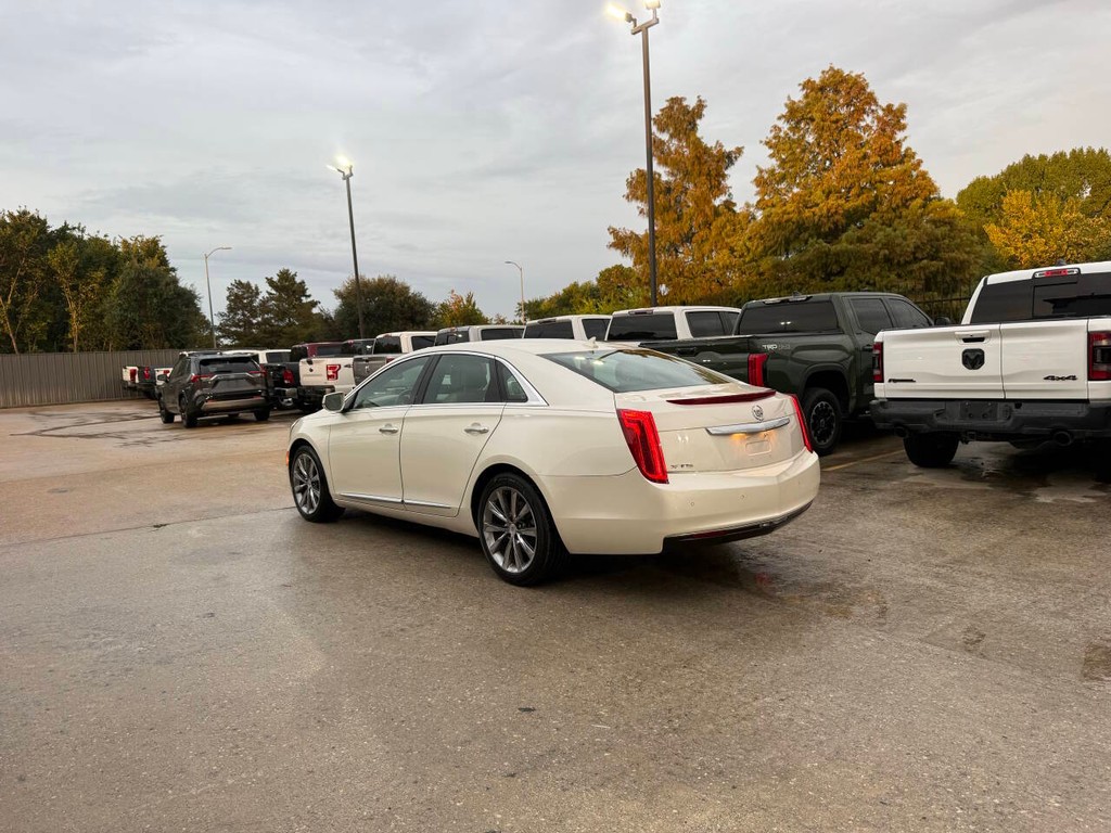 Cadillac XTS Vehicle Full-screen Gallery Image 04