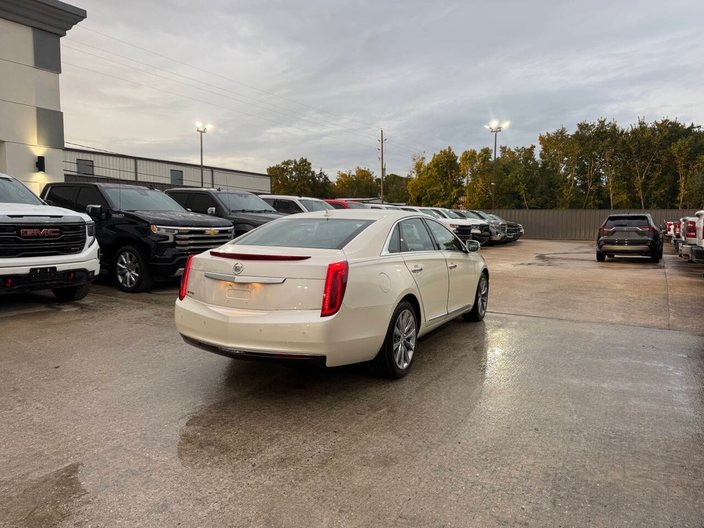Cadillac XTS Vehicle Full-screen Gallery Image 05