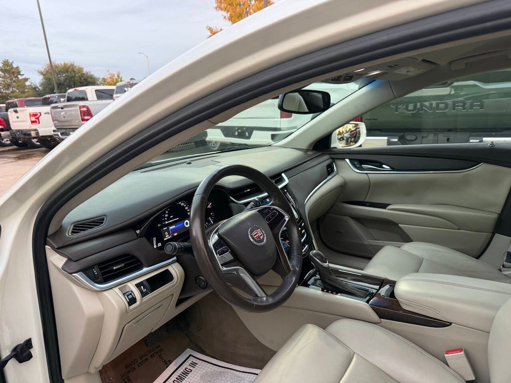 Cadillac XTS Vehicle Full-screen Gallery Image 06