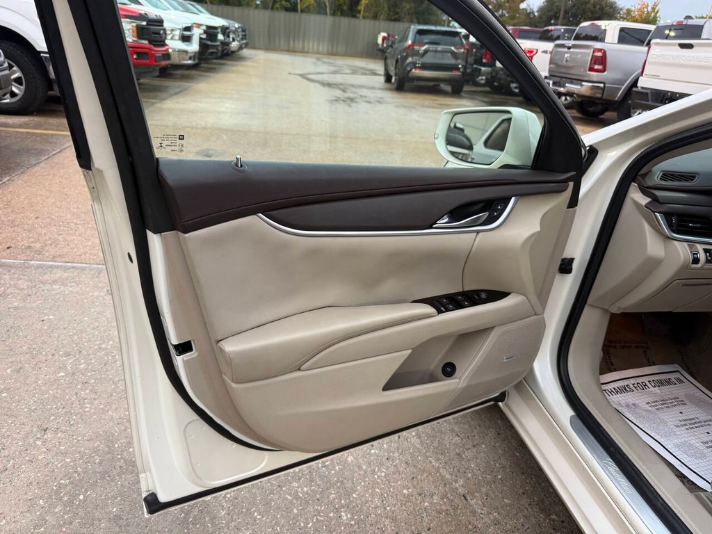 Cadillac XTS Vehicle Full-screen Gallery Image 08
