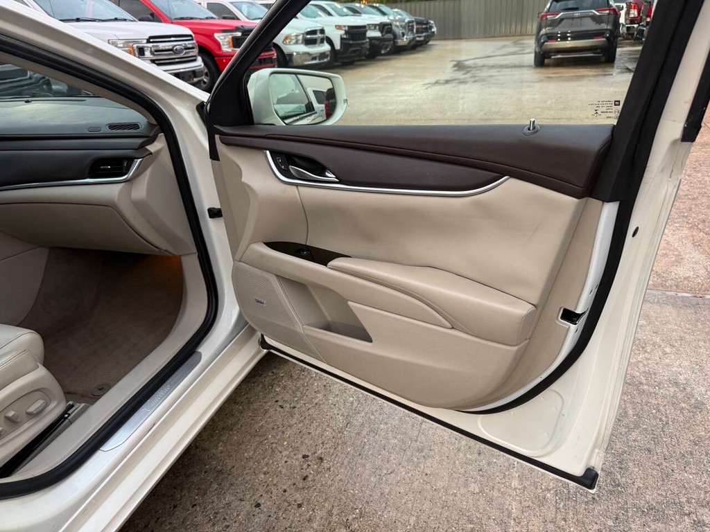 Cadillac XTS Vehicle Full-screen Gallery Image 11