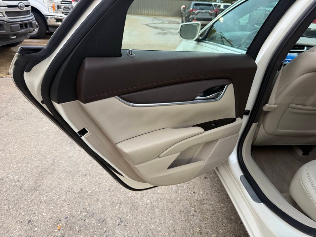 Cadillac XTS Vehicle Full-screen Gallery Image 14