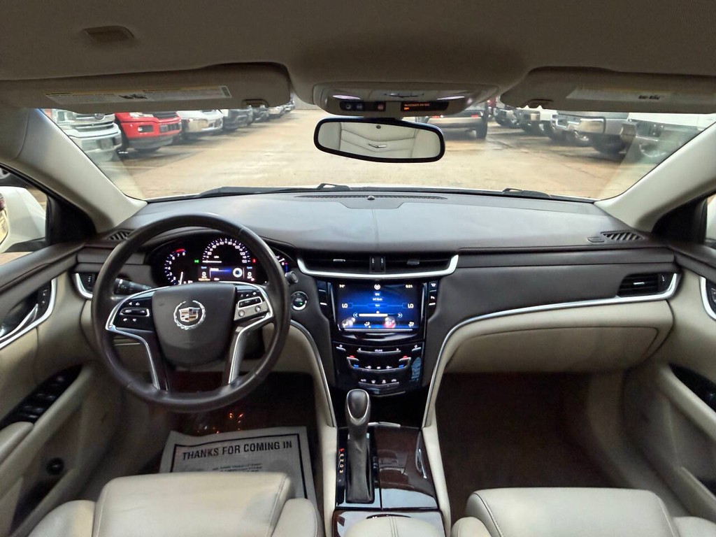 Cadillac XTS Vehicle Full-screen Gallery Image 17