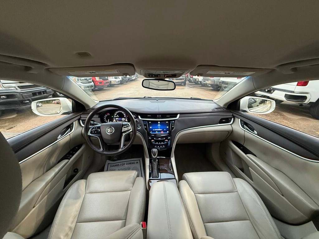 Cadillac XTS Vehicle Full-screen Gallery Image 18