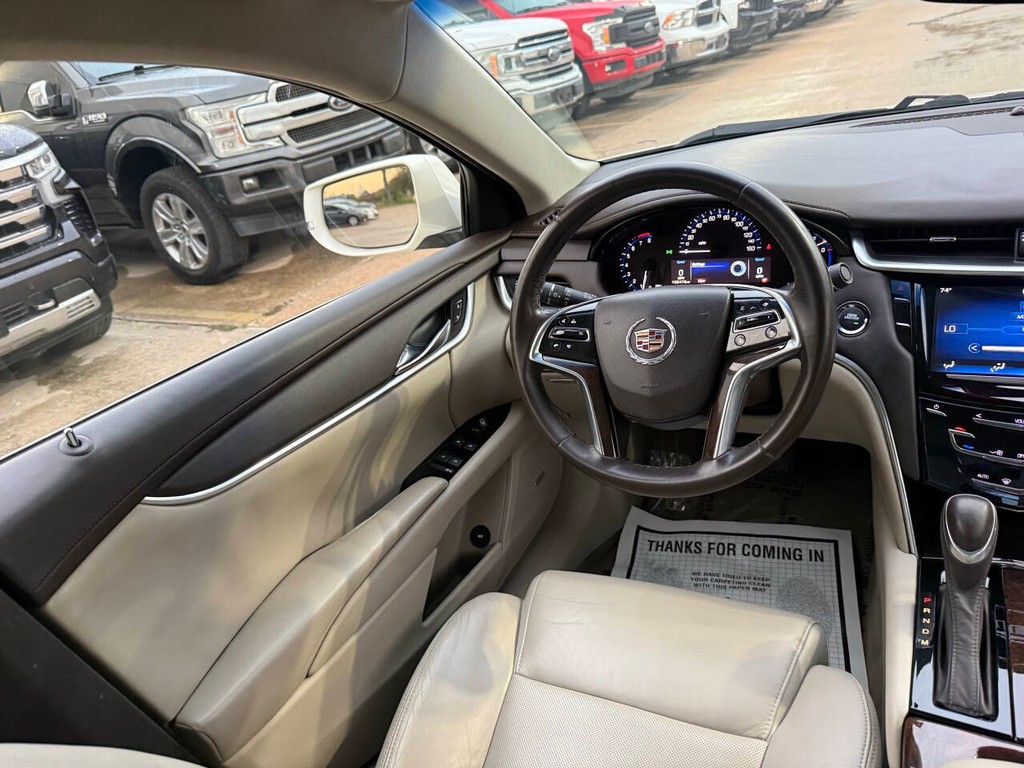 Cadillac XTS Vehicle Full-screen Gallery Image 19