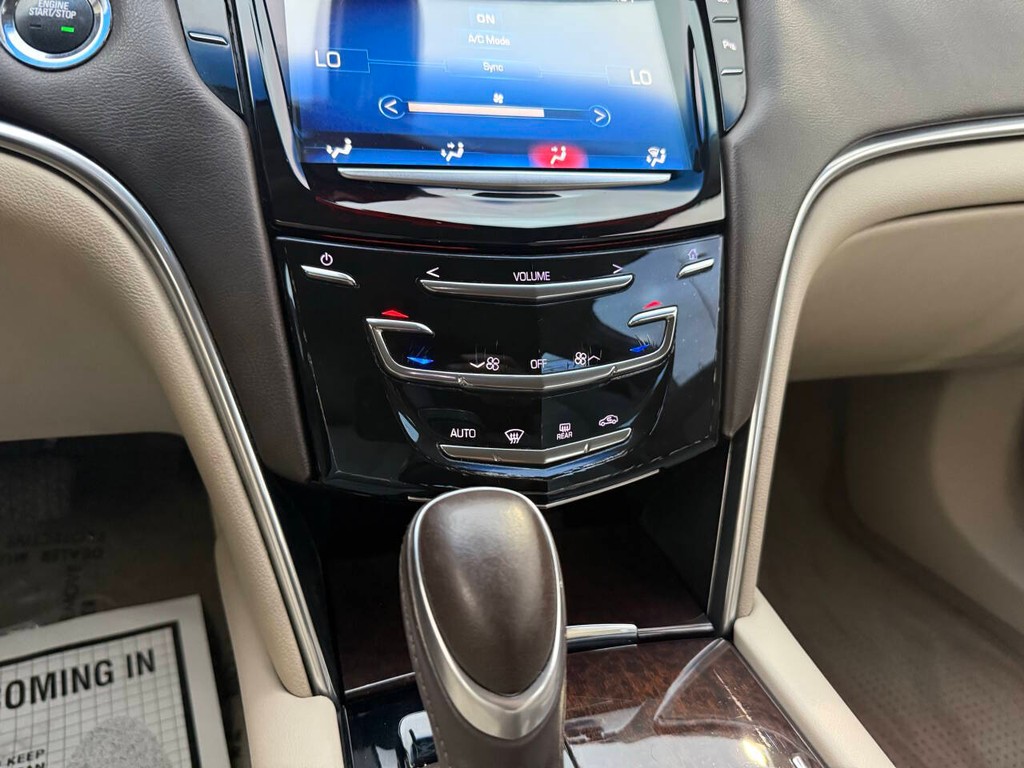 Cadillac XTS Vehicle Full-screen Gallery Image 28